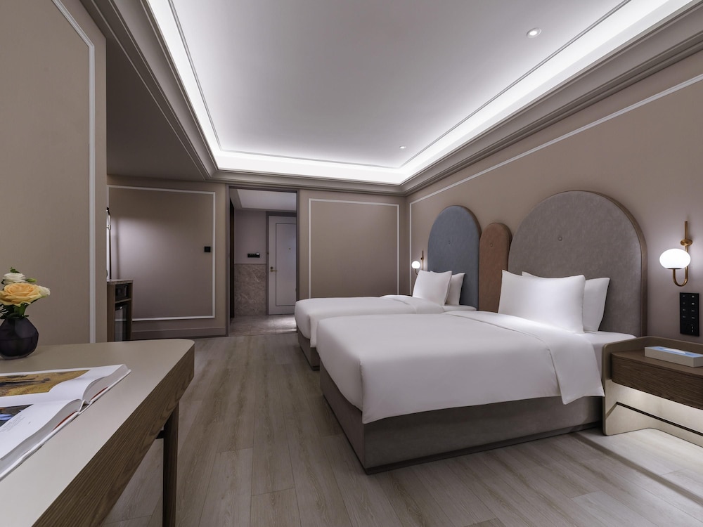 Mercure Shanghai Jinqiao 18/48
