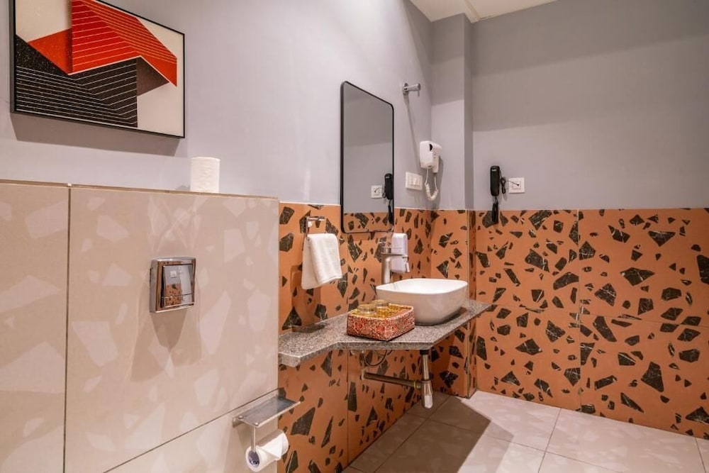 Serenity Inn La Serene 54/56