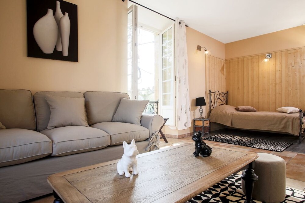 HOTEL LA ROSERAIE 24/50