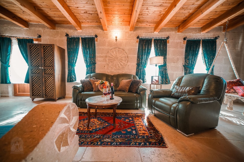 Zeus Cave Suites 31/50