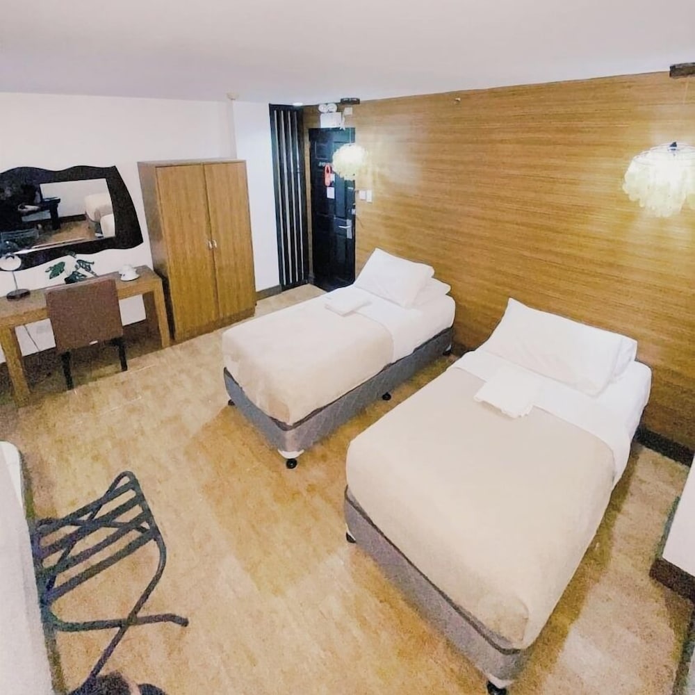 Urban Inn Iloilo 35/65