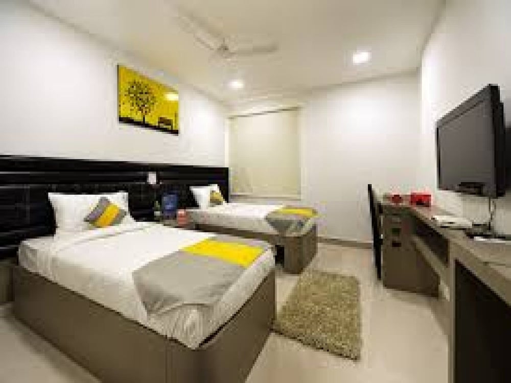 Multiple Bedrooms, 5 King Beds, Bunk Bed, Garden View، Falcons Nest La Riviera 6/10