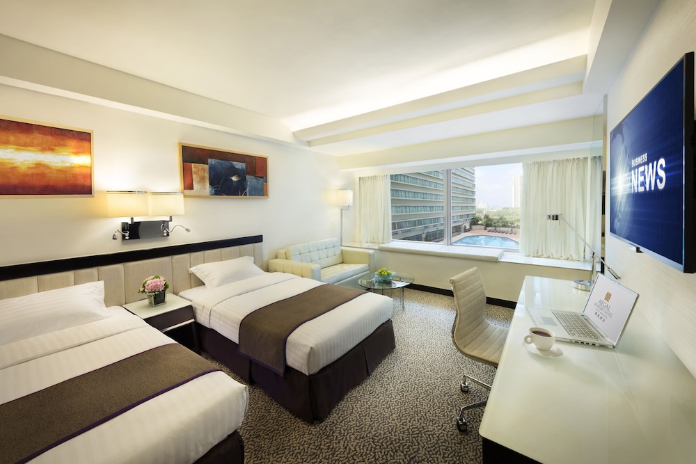 Regal Riverside Hotel 40/69