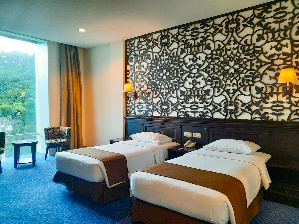 Plaza Inn Kendari 10/21