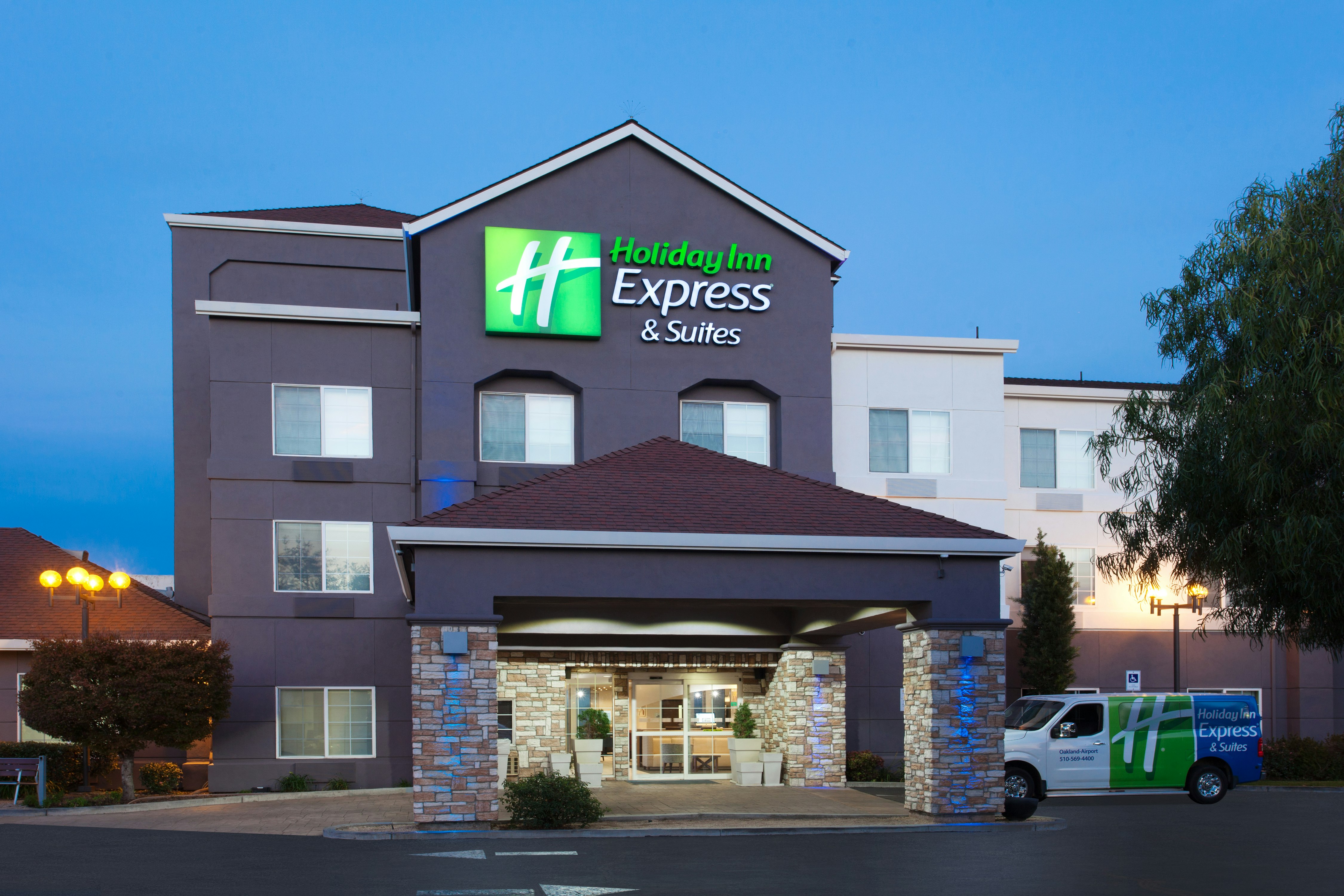 Holiday Inn Express Hotel Suites Oakland Airport 2/55