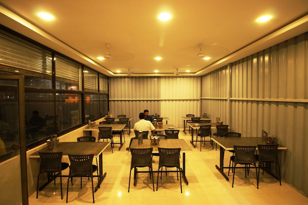 Hotel Yog Palace 40/50