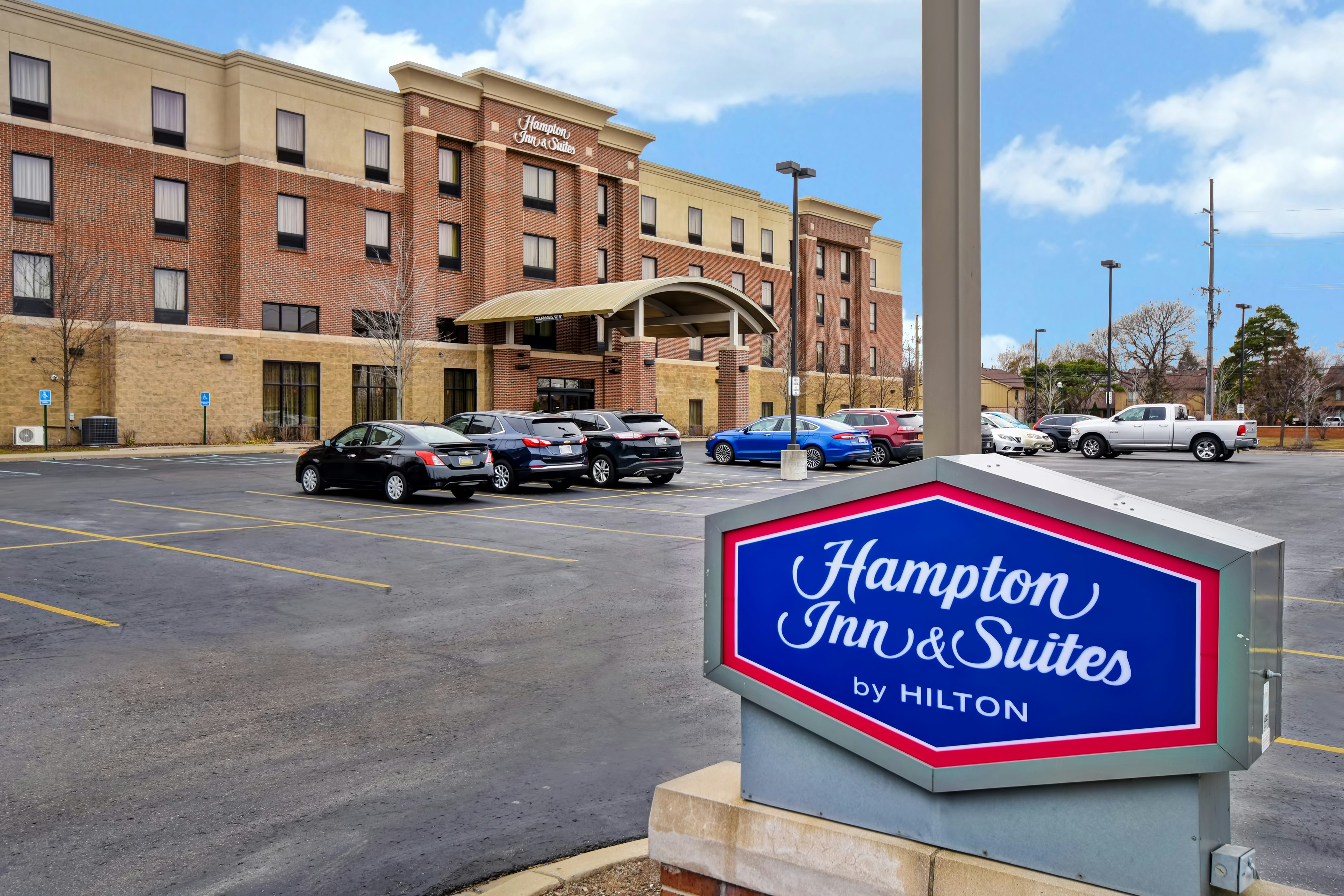 Hampton Inn Suites Detroit Canton 83/89