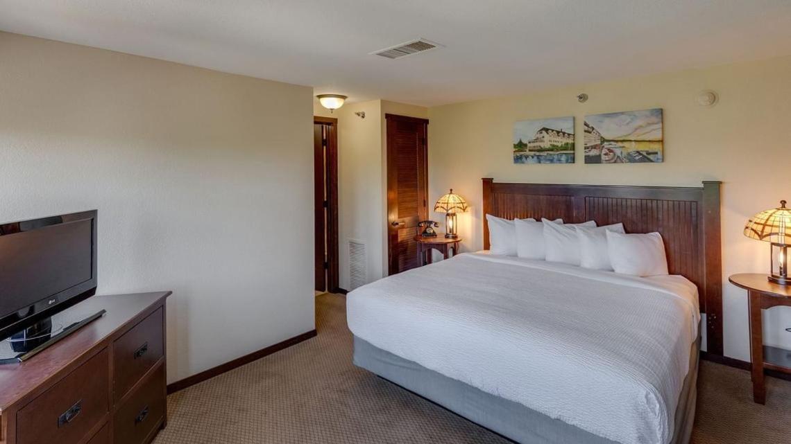 Suite, King Bed