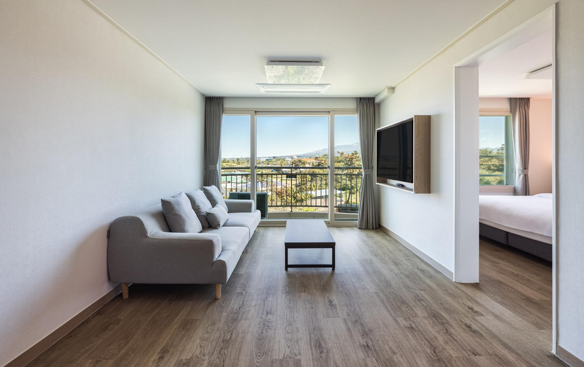 Kensington, Deluxe, Mountain View