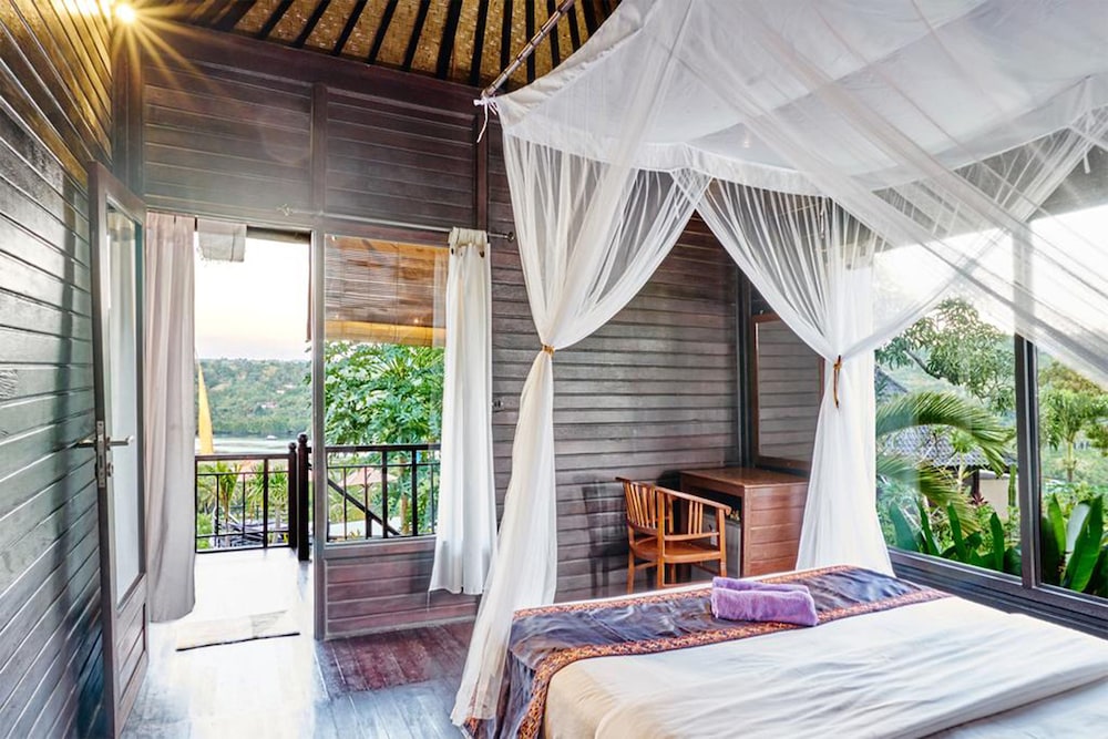 Sunrise Hut's Lembongan 24/54