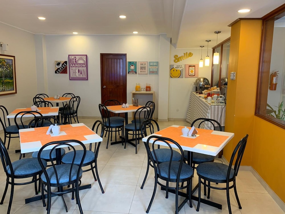 Acosta Hotel 52/55