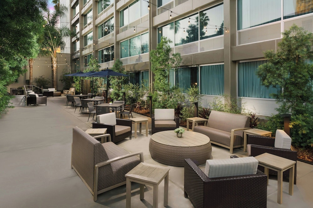 Courtyard Los Angeles Woodland Hills 29/50