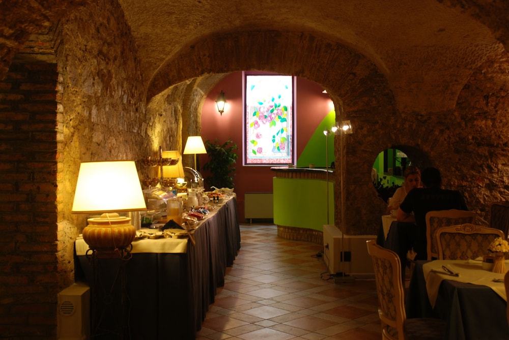 Hotel de La Ville 55/64