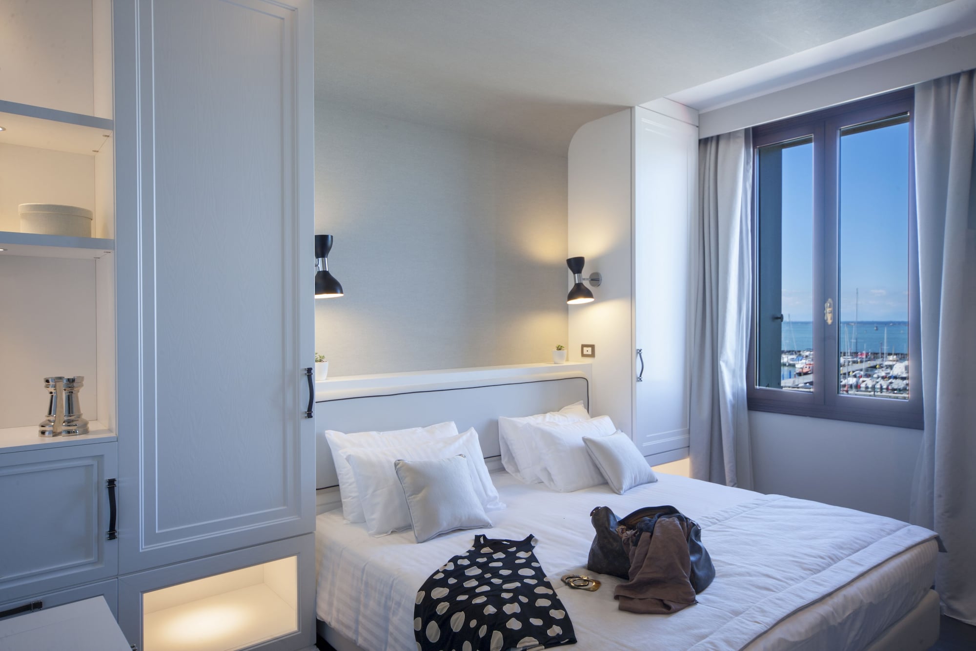 Suite, King Bed, Lagoon View, Sofa