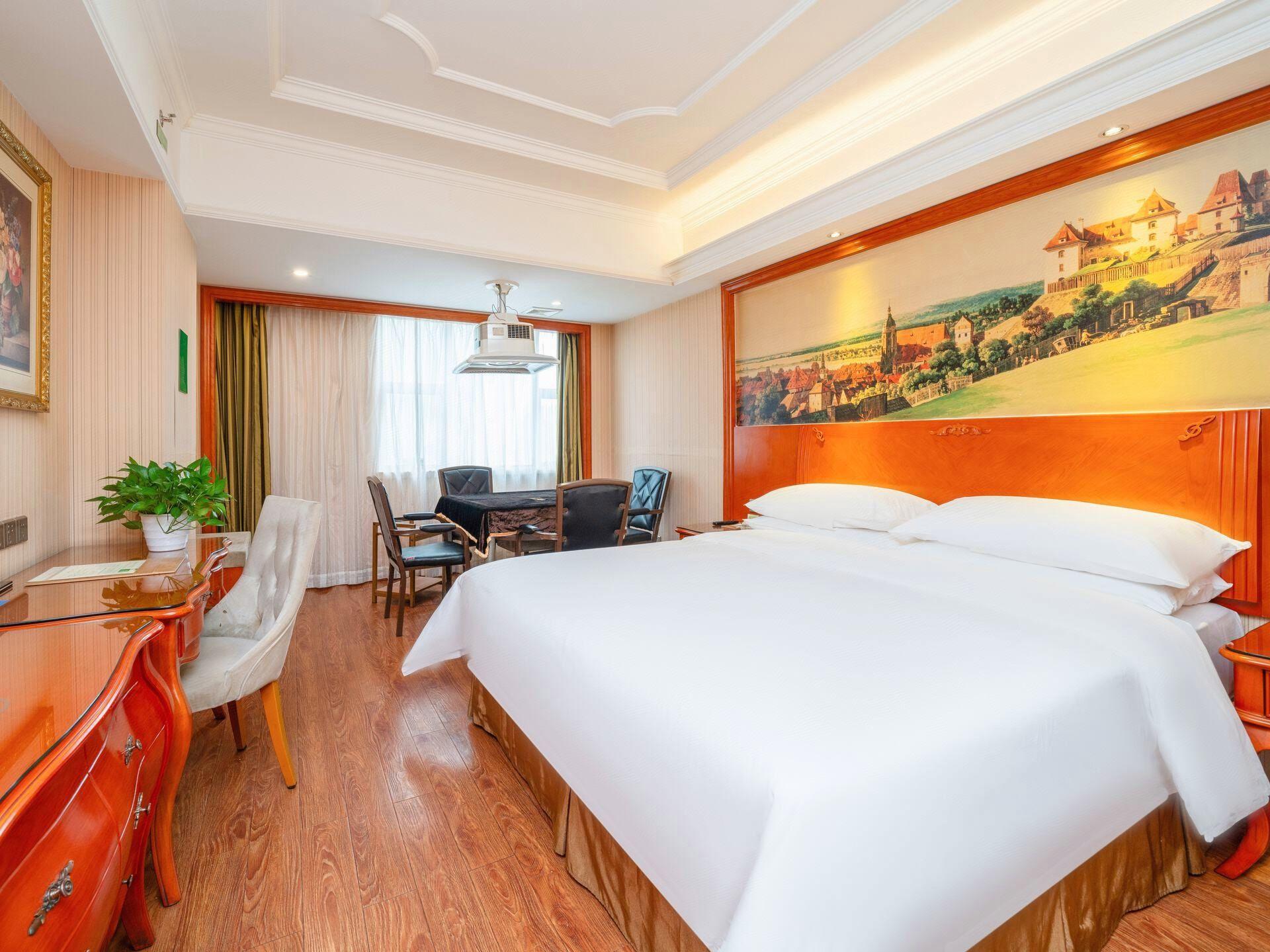 Vienna International Hotel (Shenzhen Bantian Huancheng South Road) 20/35