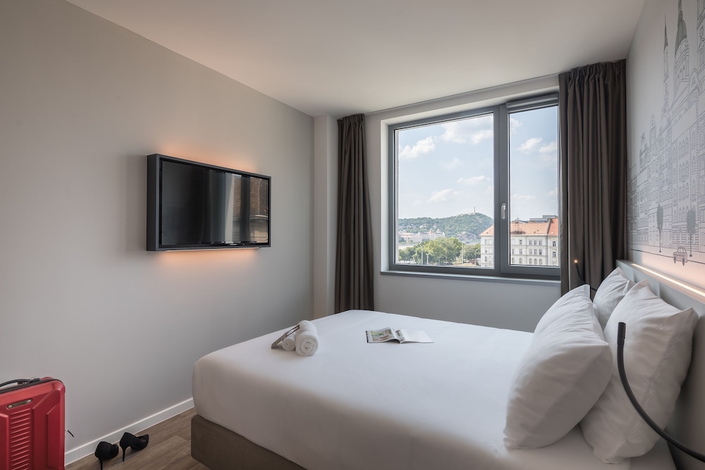 Deluxe, Double Bed, River View