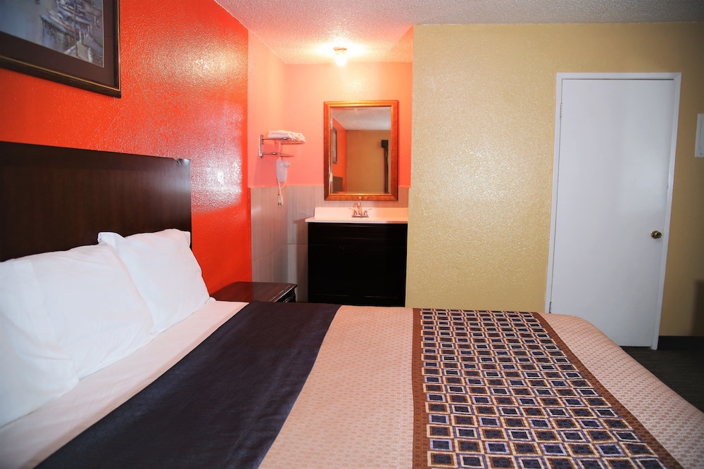 4 Star Motel 23/35