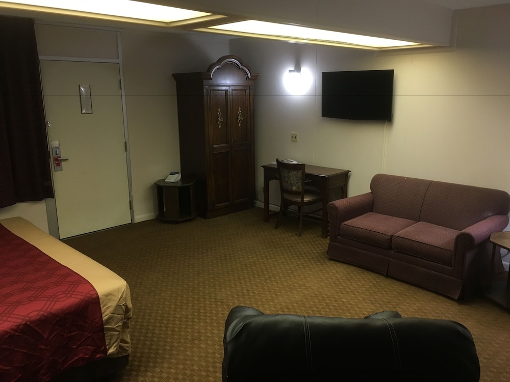 Econo Lodge Eden, NC 18/29