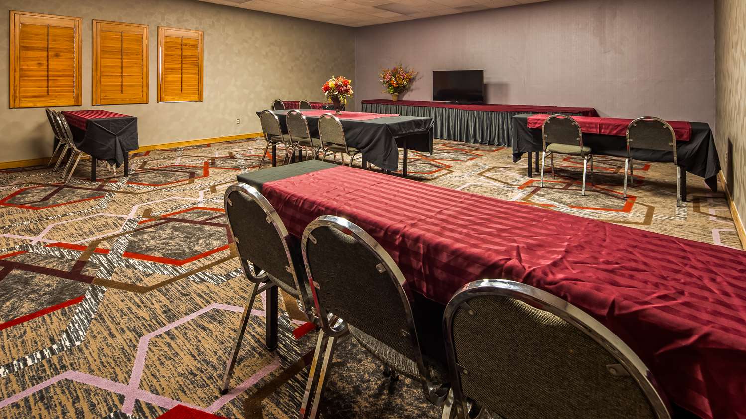 Orangewood Inn & Suites Kansas City Airport 33/37