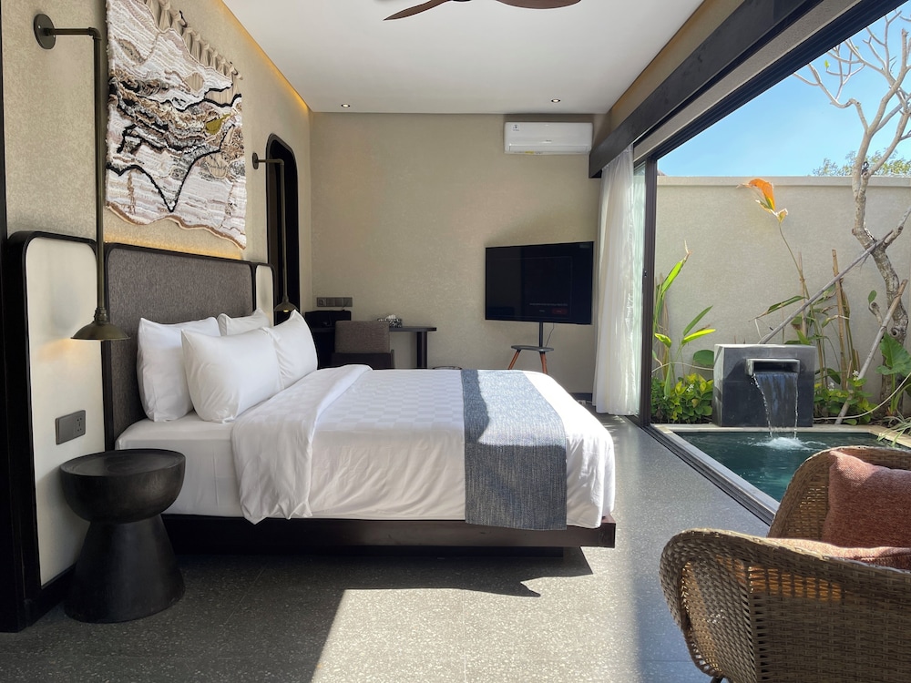 Premier, Villa, 2 King Beds, Pool View