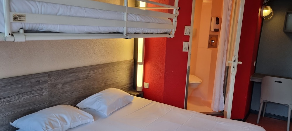 ROOM, DOUBLE BED