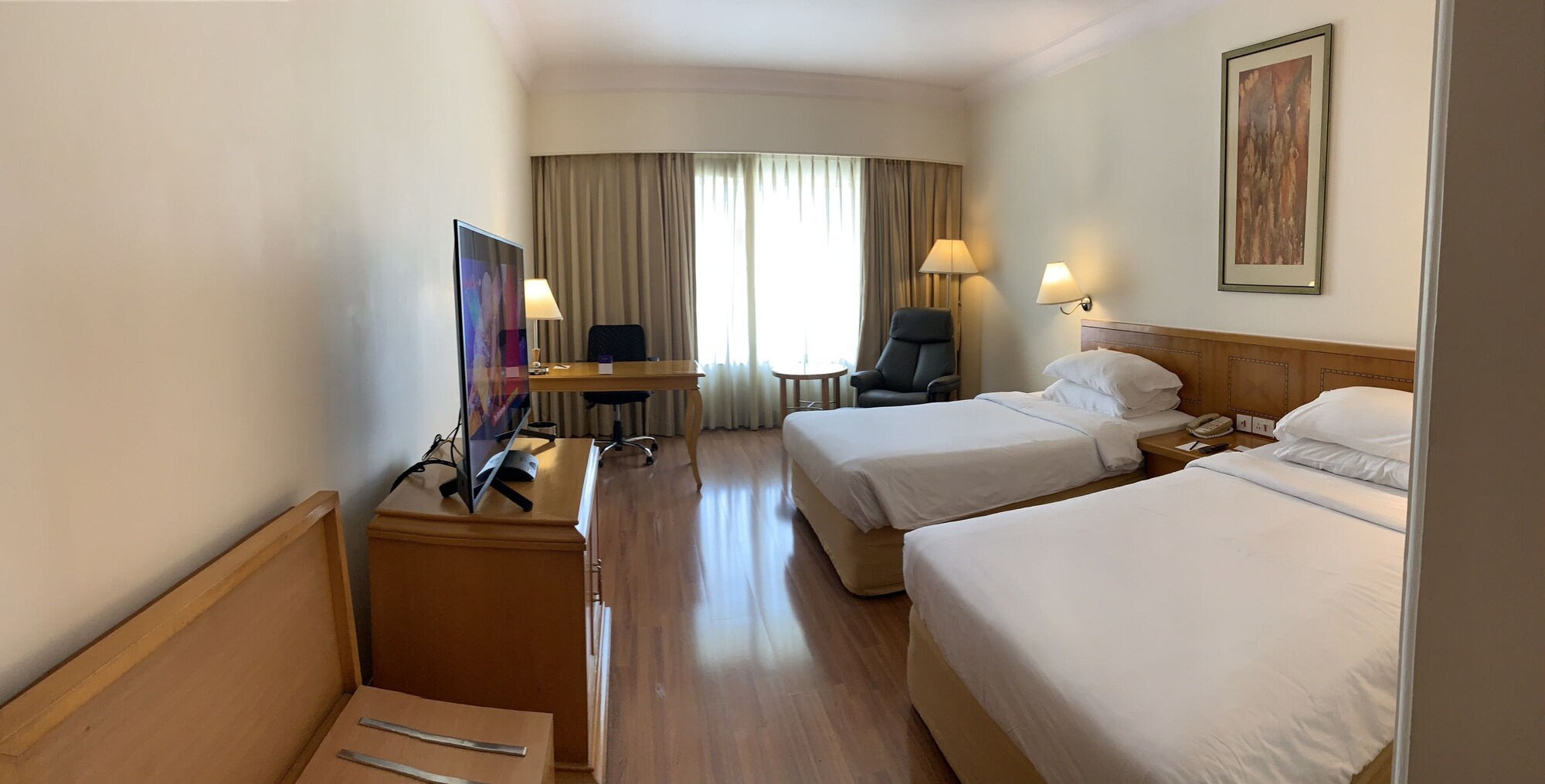 Superior, Twin Beds, City View