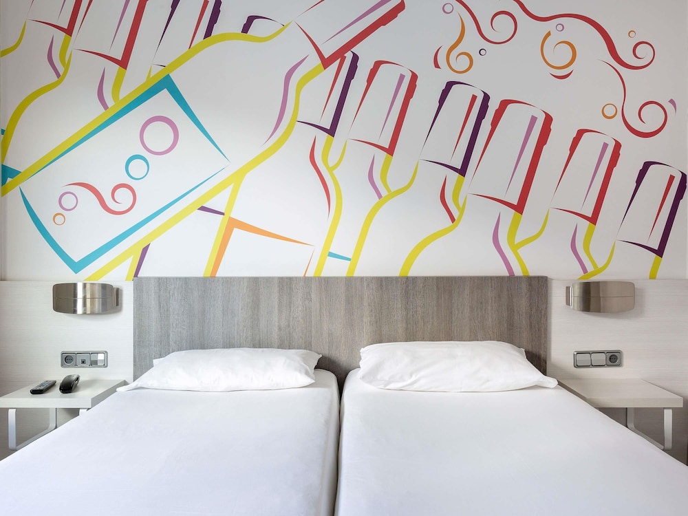 غرفة قياسية بسريرين منفصلين، Ibis Styles Madrid Prado 3/7