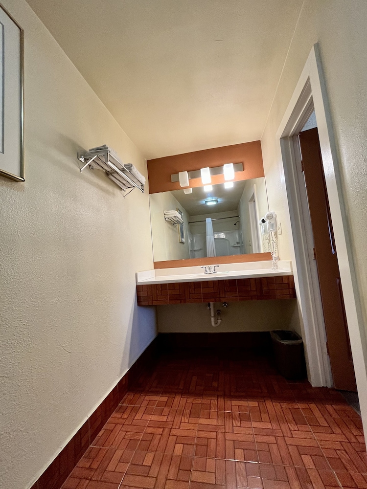 Sun Valley Motel 45/45