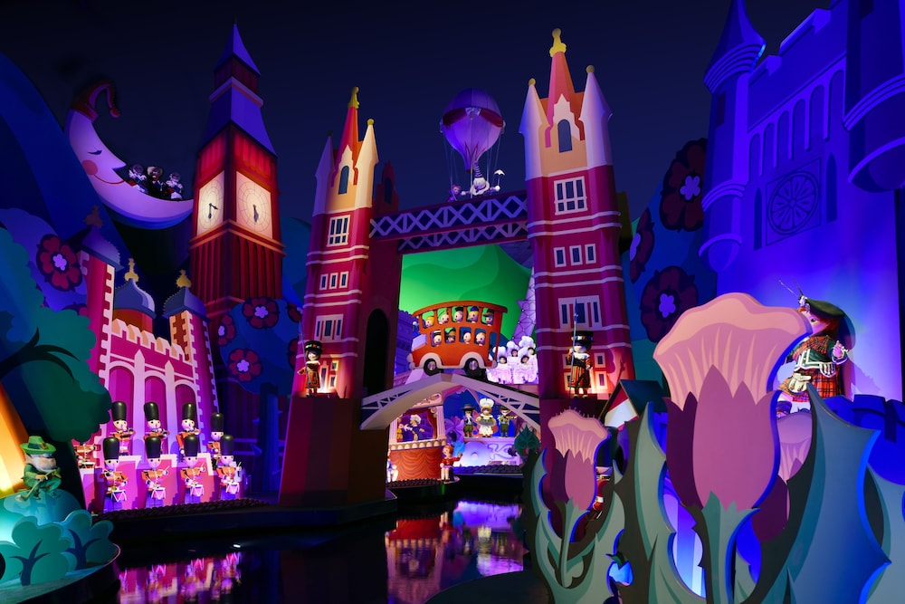 DISNEYLAND HOTEL 51/62