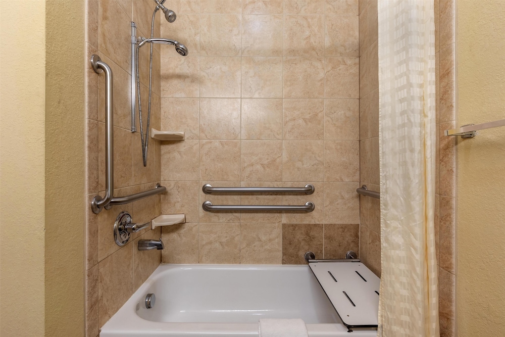 غرفة قياسية بسريرين كوين لذوي الإعاقة، Best Western Bastrop Pines Inn 7/7