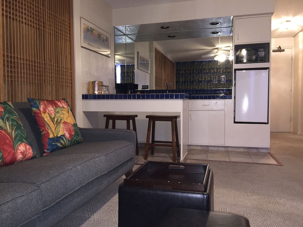Kuhio Banyan Club 11/59