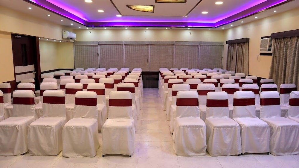HOTEL EXECUTIVE TOWER 38/50