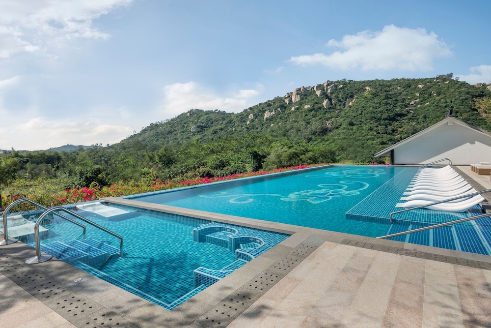 Sheraton Maoming Hot Spring Resort 17/30