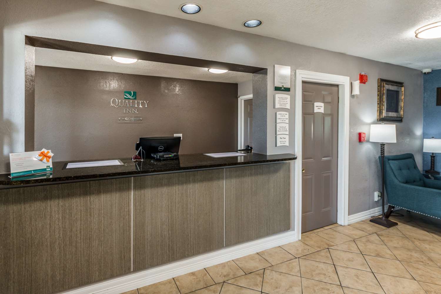 Quality Inn I-10 East near Frost Bank Center 8/42