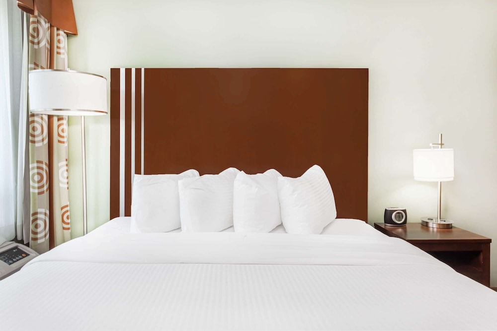 Ramada by Wyndham Carlyle 9/29