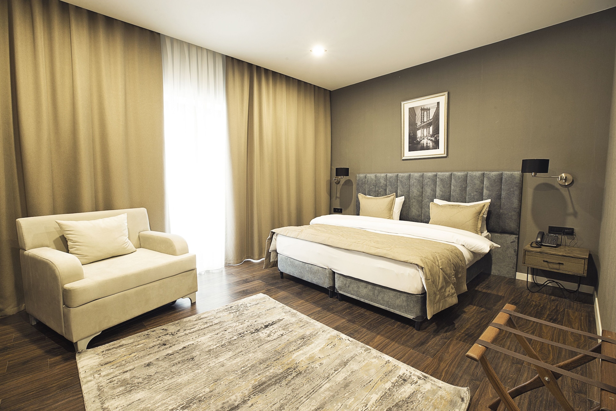 DELUXE, DOUBLE OR TWIN BED