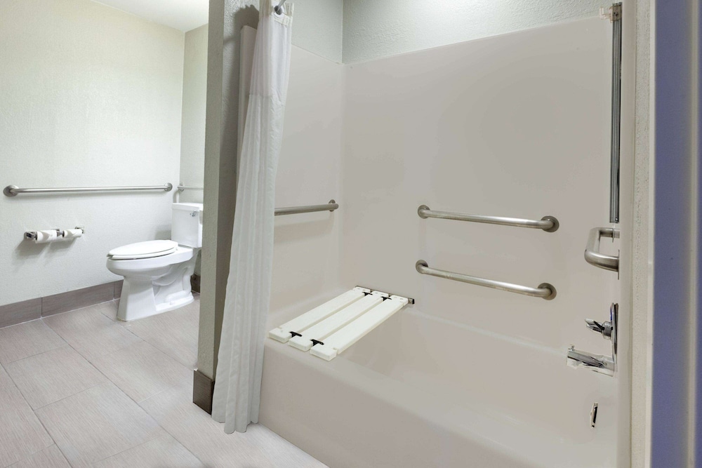 Microtel Inn & Suites by Wyndham BWI Airport Baltimore 21/40