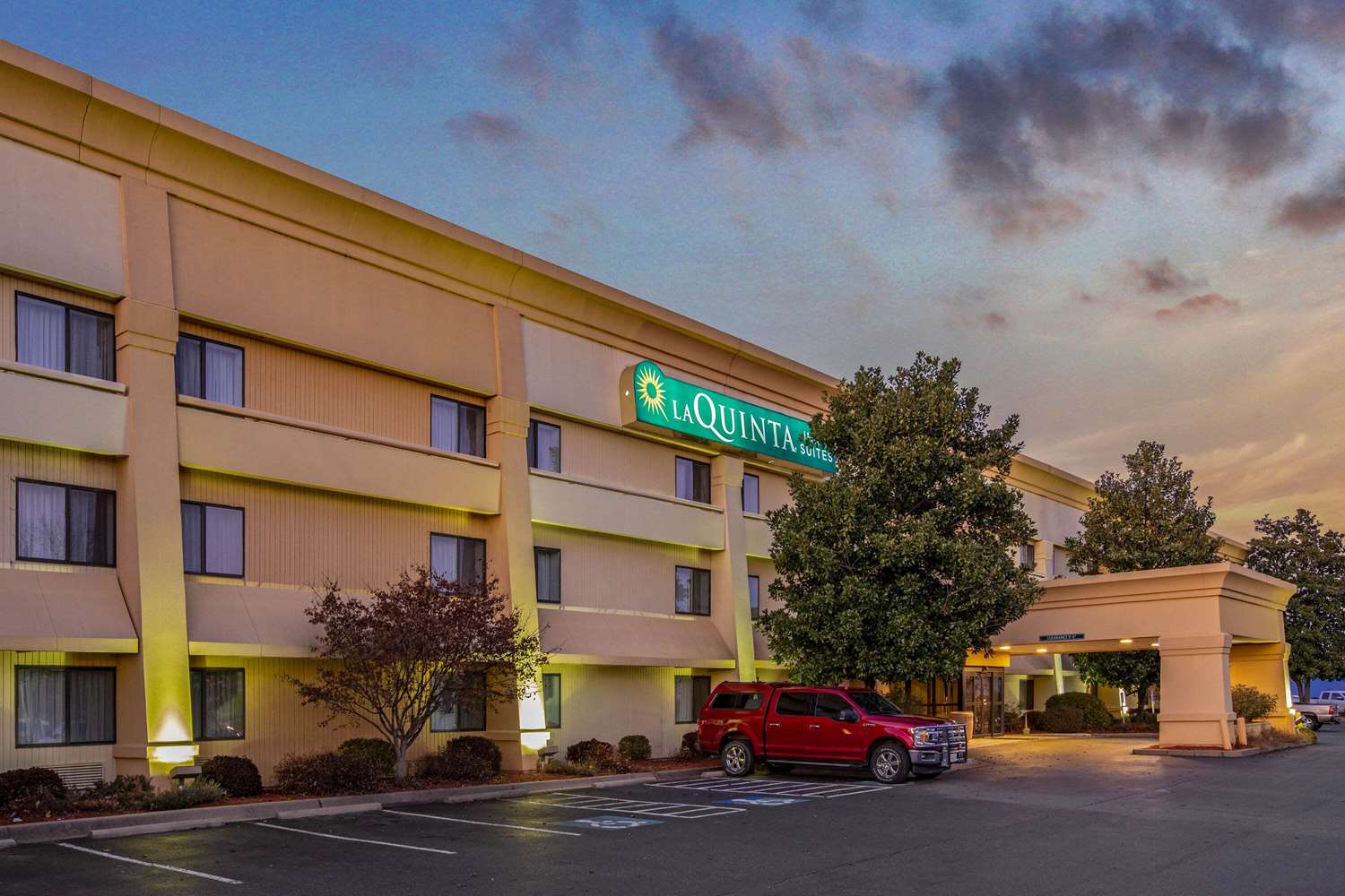 La Quinta Inn & Suites by Wyndham N Little Rock-McCain Mall 55/63