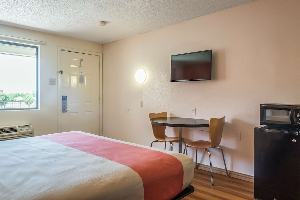 Motel6 Mesquite, TX - Rodeo - Convention Ctr 22/39