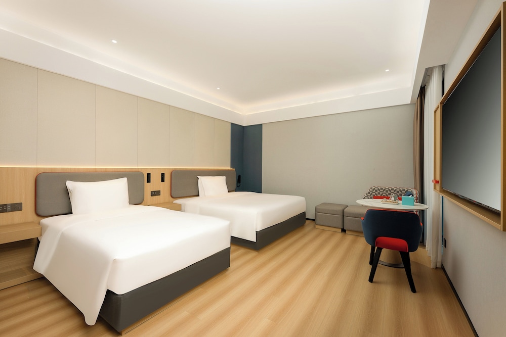 غرفة قياسية بسرير كينج وسرير فردي، Holiday Inn Express Nanjing Xi'anmen 2/3