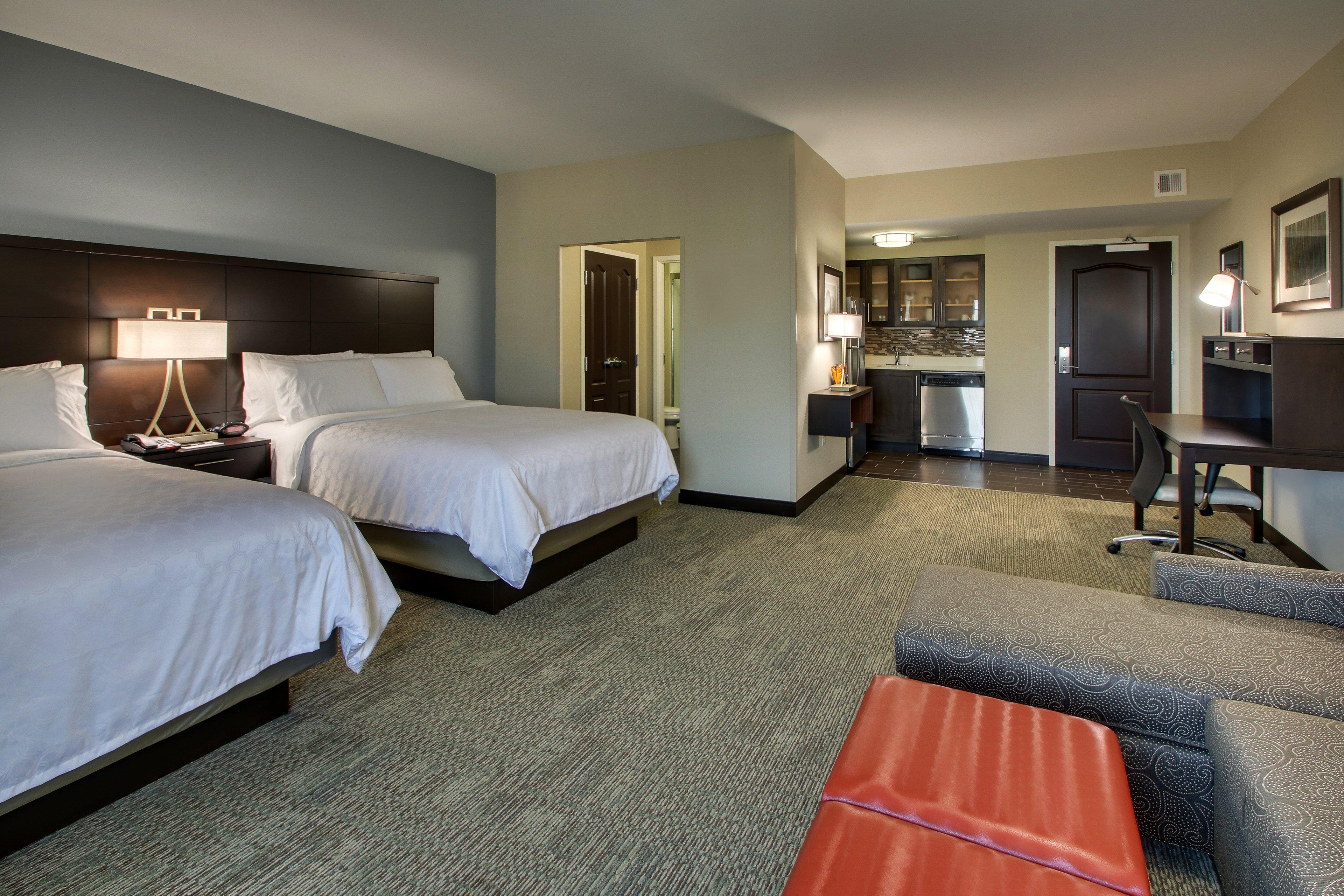 Studio, Queen Bed, Accessible