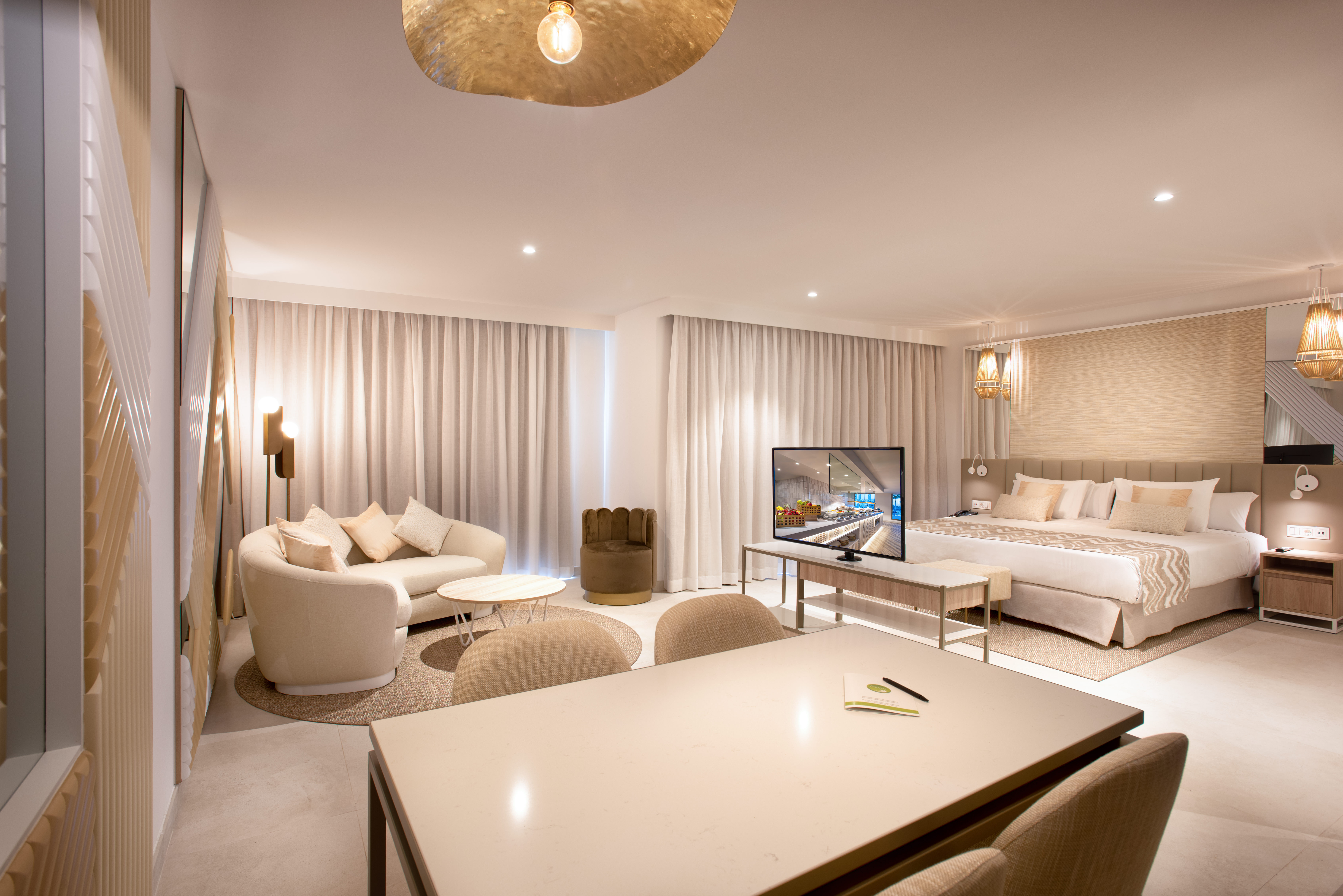 Platinum, Suite, Side Sea View