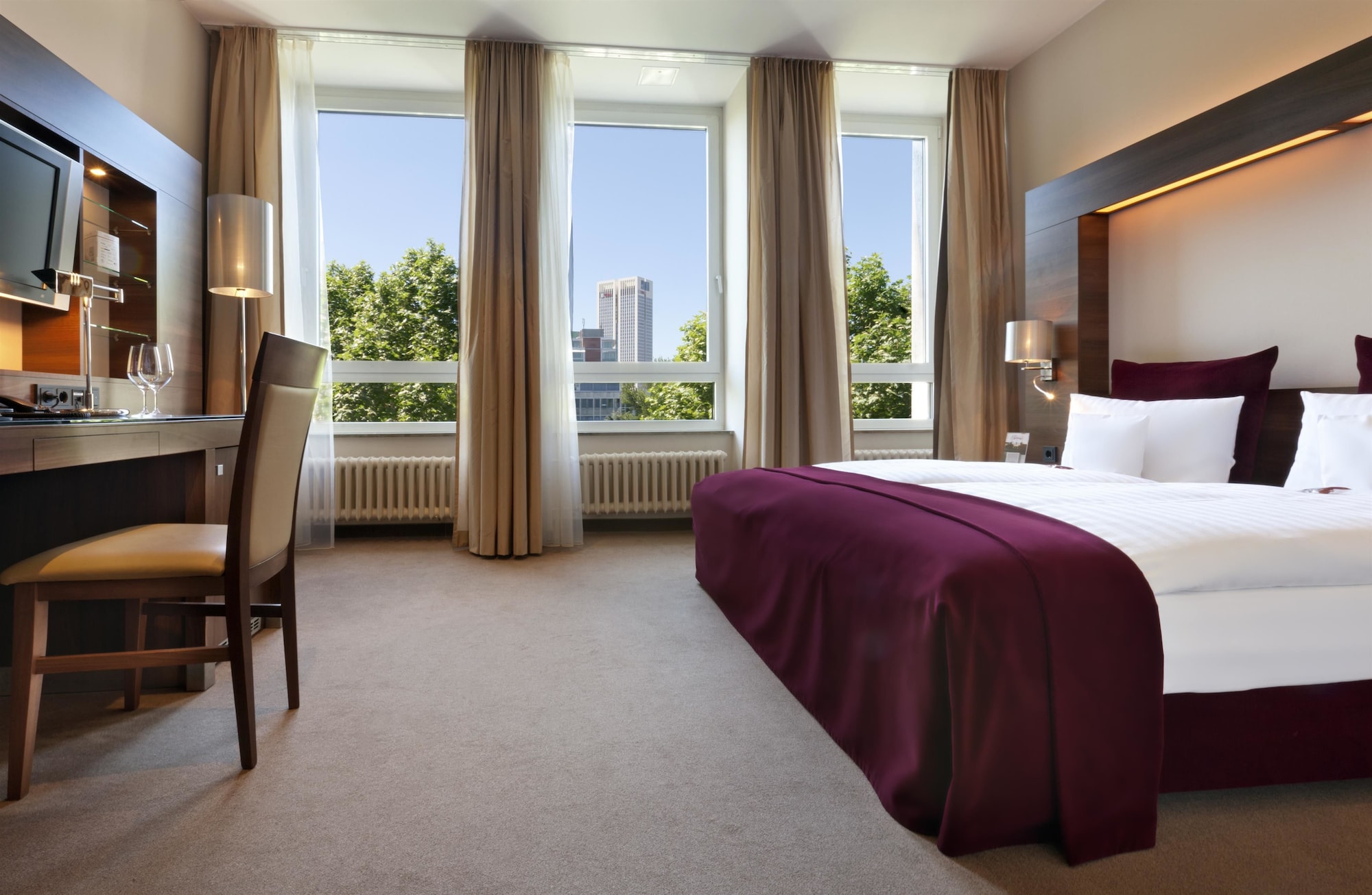 SIGNATURE, SUITE