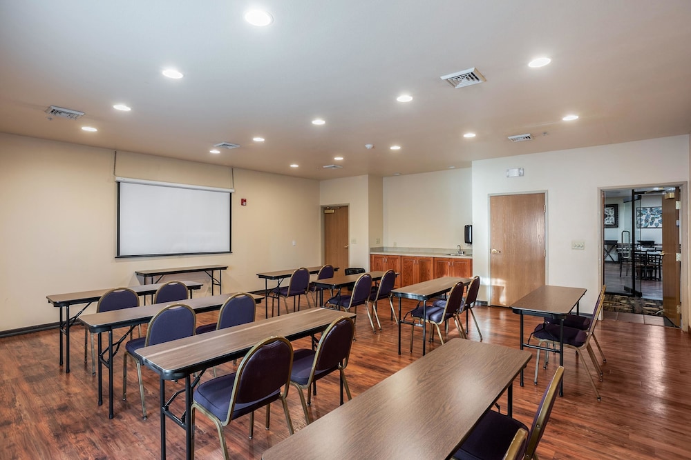 Quality Inn & Suites Hannibal West 37/40
