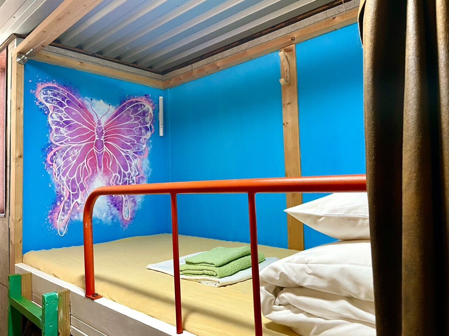 Mixed Dorm, Economy