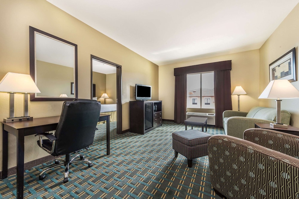 Days Inn & Suites by Wyndham Mineral Wells 37/37