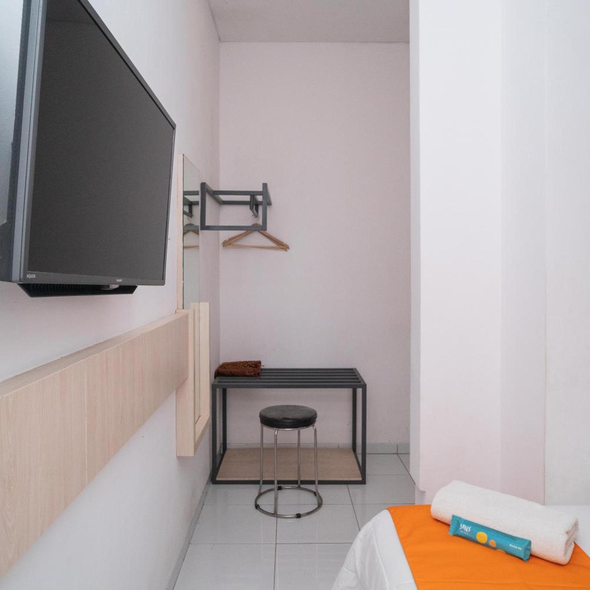 Sans Hotel FiFFa Premiere Malang 48/56