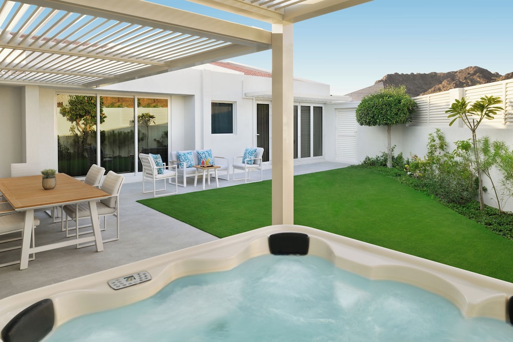 swimming pool spa