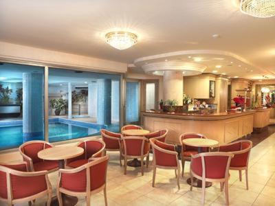 Hotel Mondial 32/48