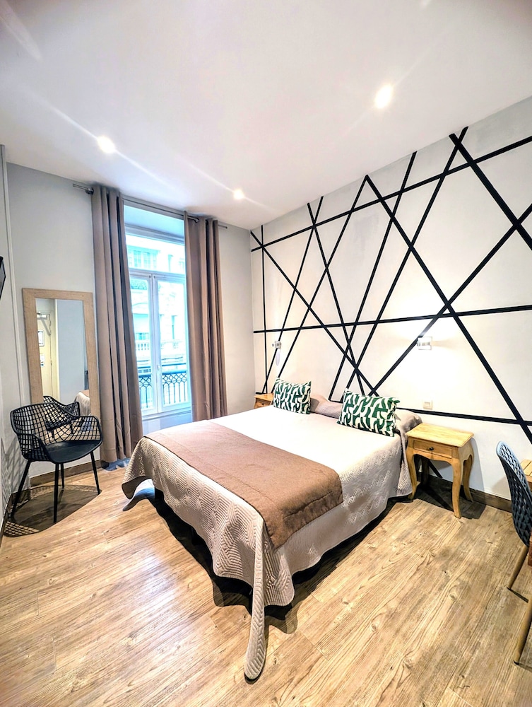 Hotel H33 18/50